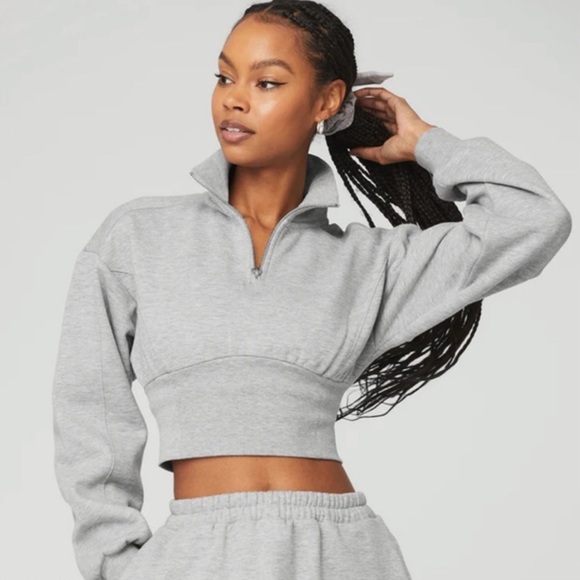 ALO Yoga Tops - Alo vixen cropped sweatshirt! 🔥